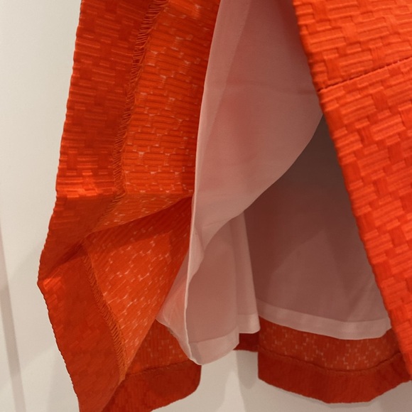 Gorgeous A-line pleated white and black knee length dress with coral hem accent - Picture 6 of 7